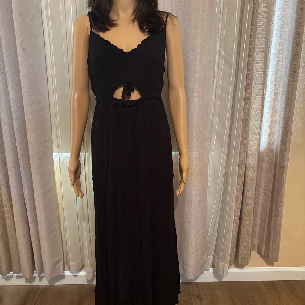 Sexy Black Maxi Dress with Peephole